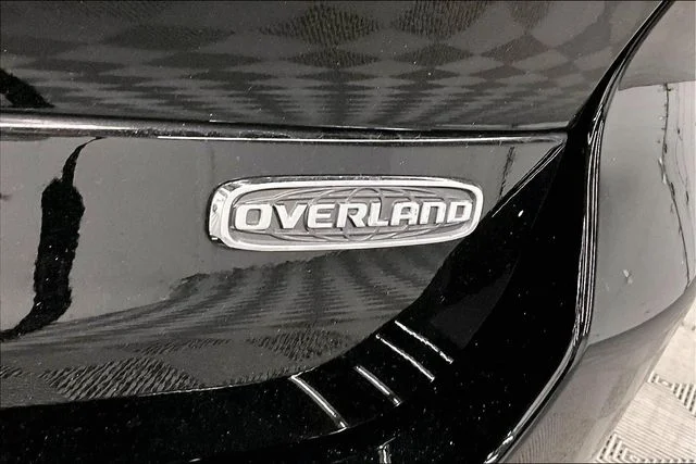 Used 2023 Diamond Black Crystal Pearlcoat Jeep Overland image 9