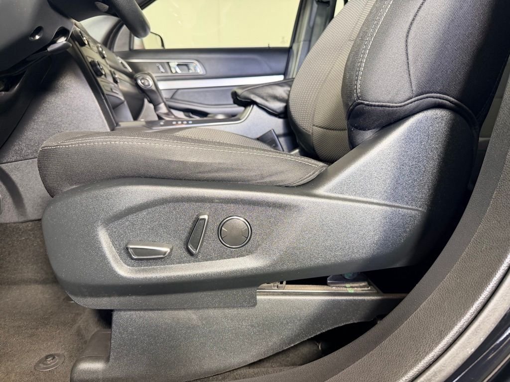 Used 2018 Black Ford XLT image 26