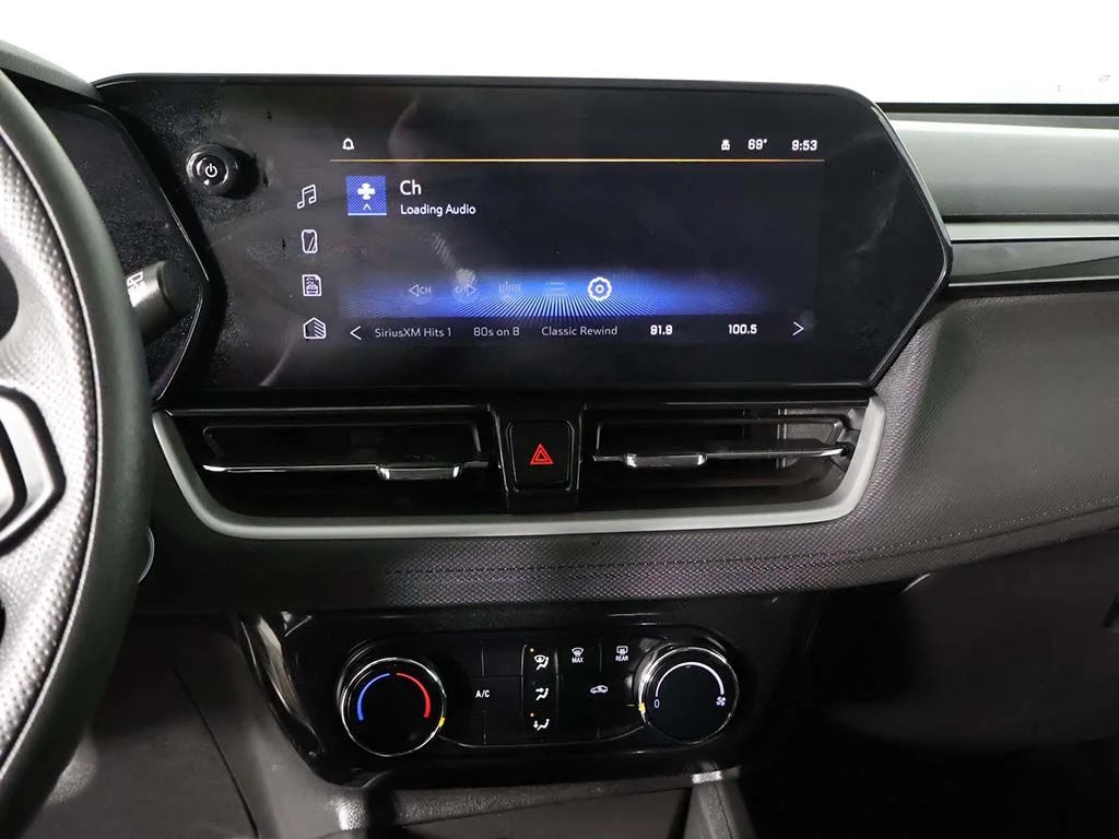 Used 2025 White Chevrolet LT image 31