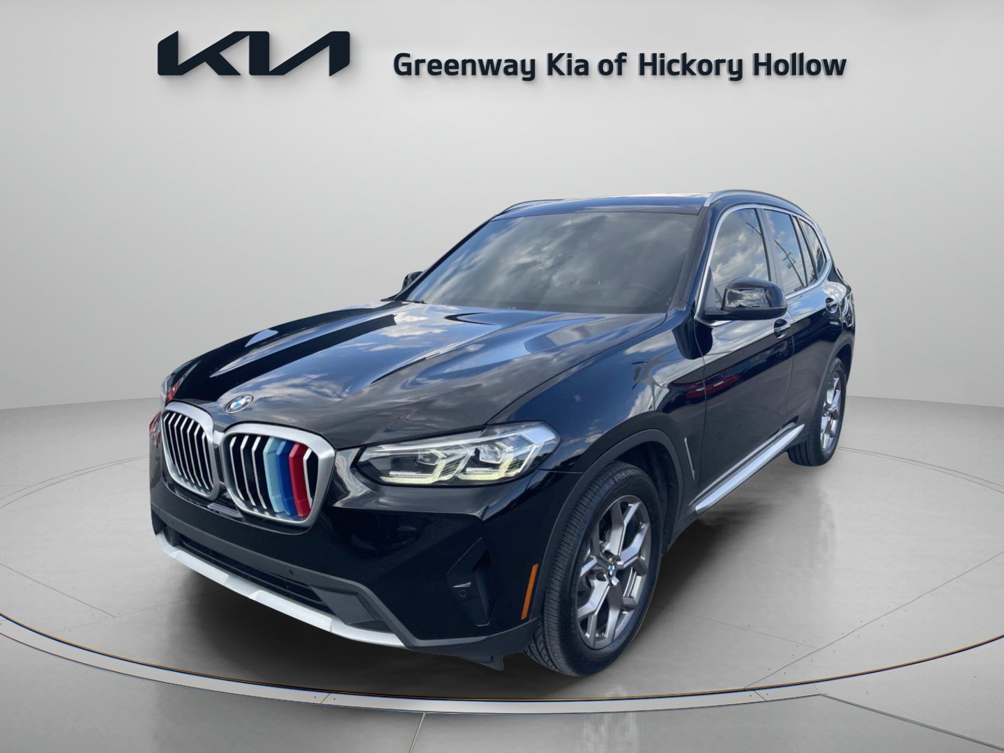 Used 2022 Jet Black BMW sDrive30i image 3