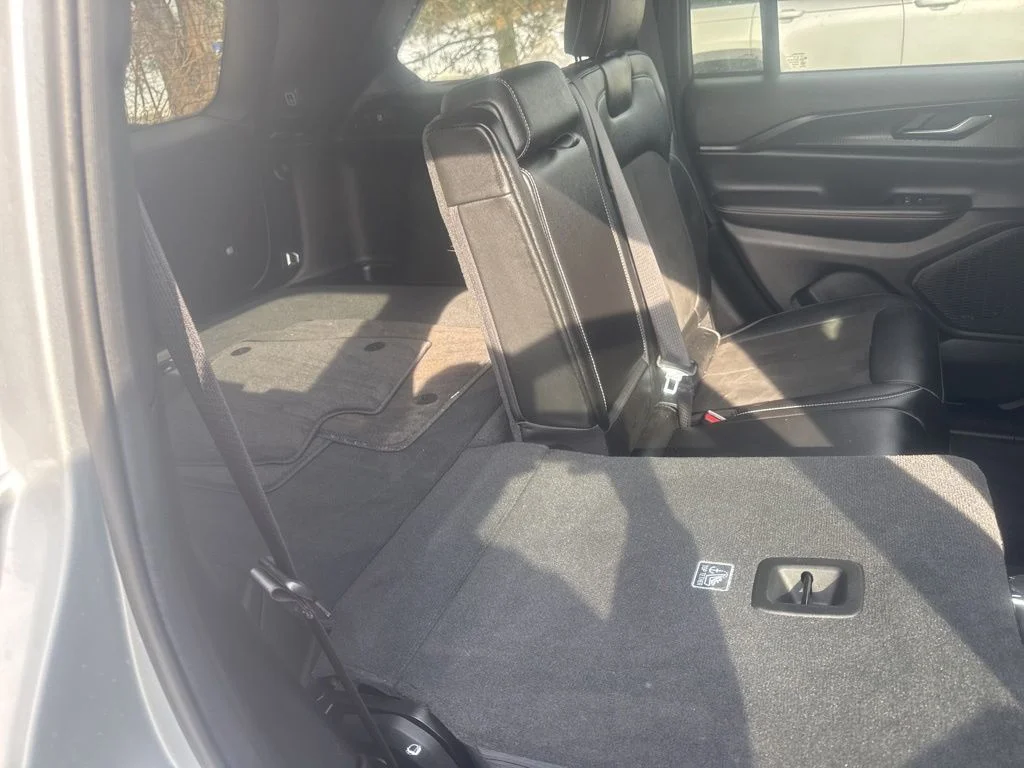 Used 2024 Silver Jeep Altitude image 40