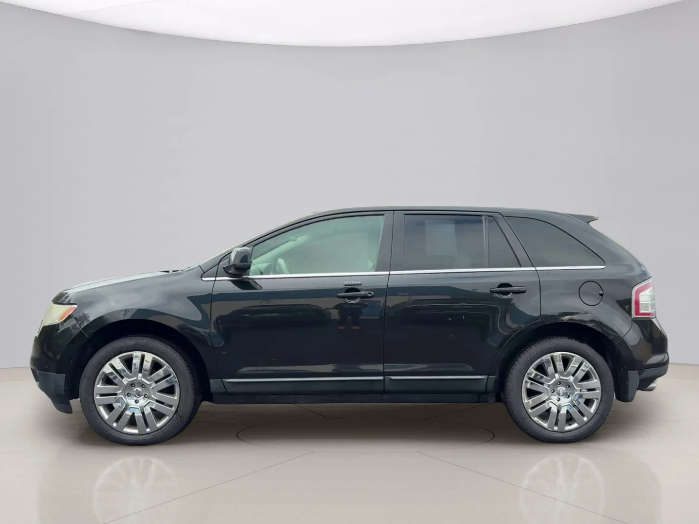 Used 2010 Black Ford LIMITED image 8