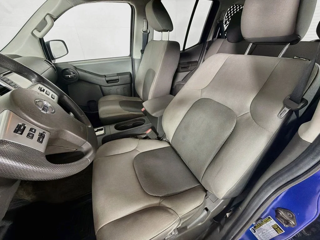 Used 2015 Blue Nissan S image 12