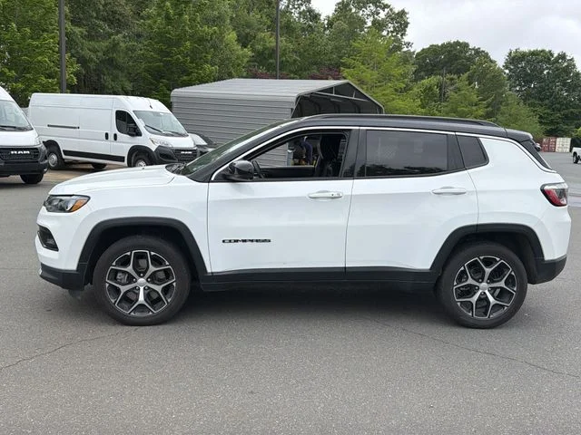 Used 2024 White/off-white Jeep Limited image 10