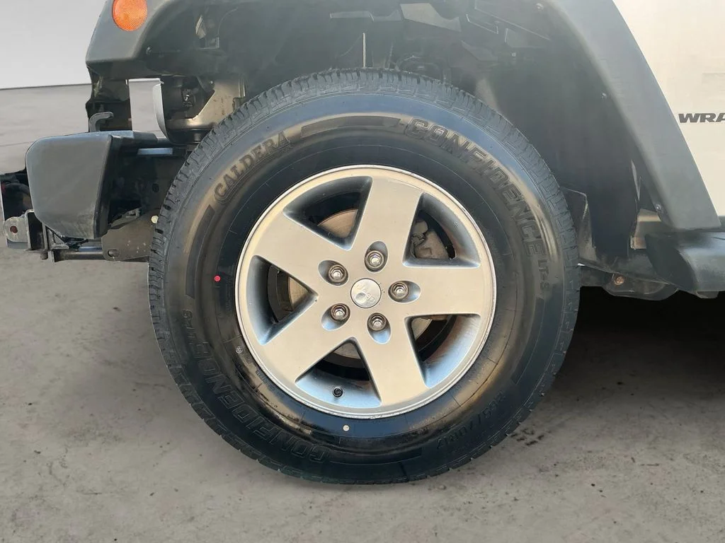Used 2014 Gray Jeep Sport image 9