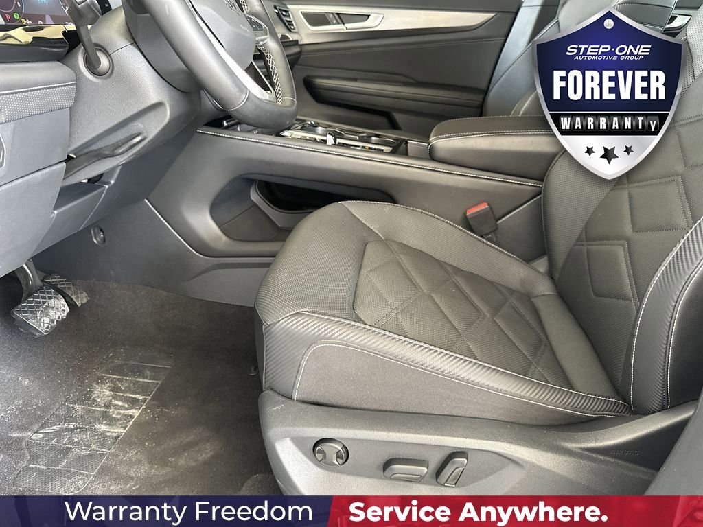 Used 2025  Volkswagen 2.0T SE w/Technology image 14