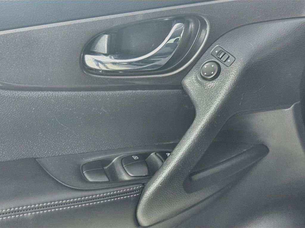 Used 2019 Magnetic Black Pearl Nissan S image 22