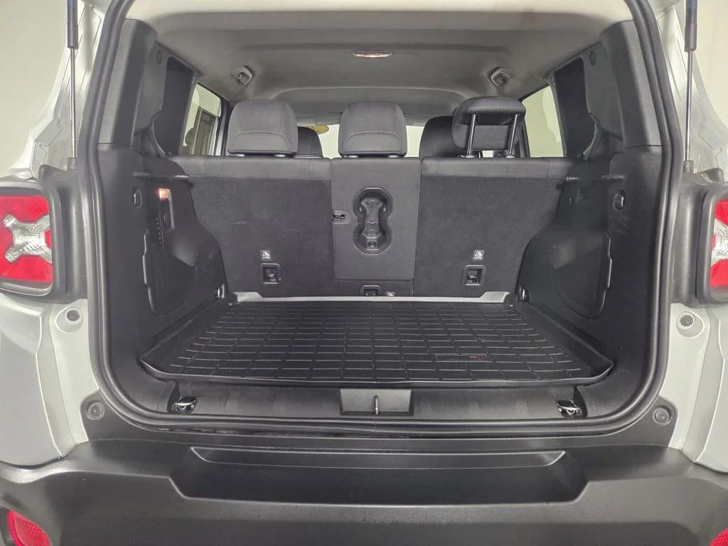 Used 2020 Glacier Metallic Clearcoat Jeep Trailhawk image 28