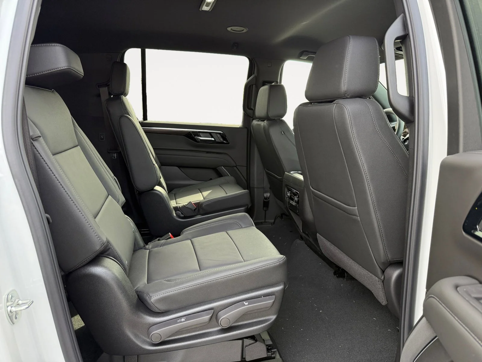 2026 Chevrolet Suburban LT - Photo 16
