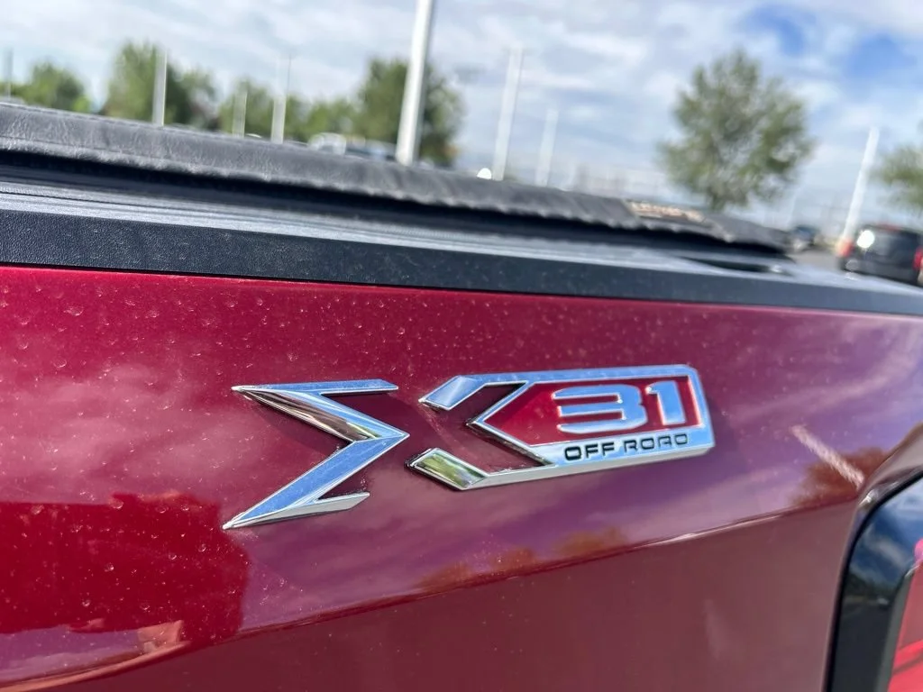 Used 2019  GMC Elevation image 14