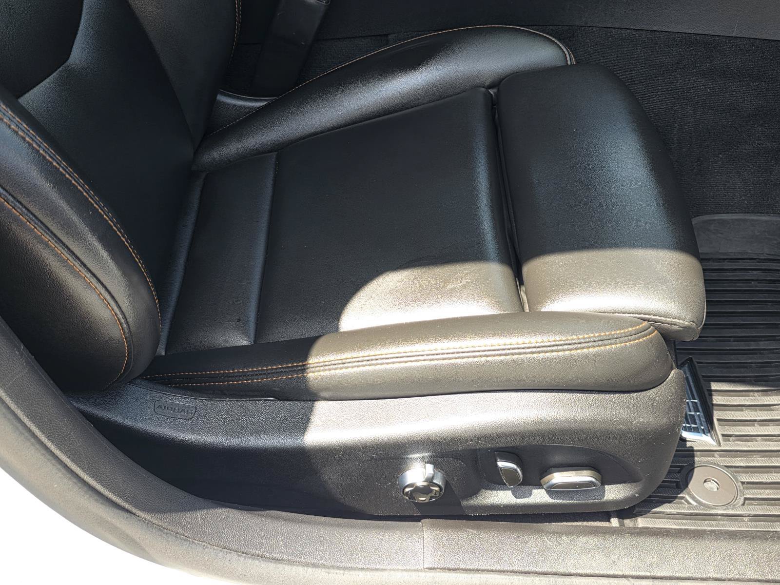 Used 2021 SUMMIT WHITE Cadillac Sport image 22