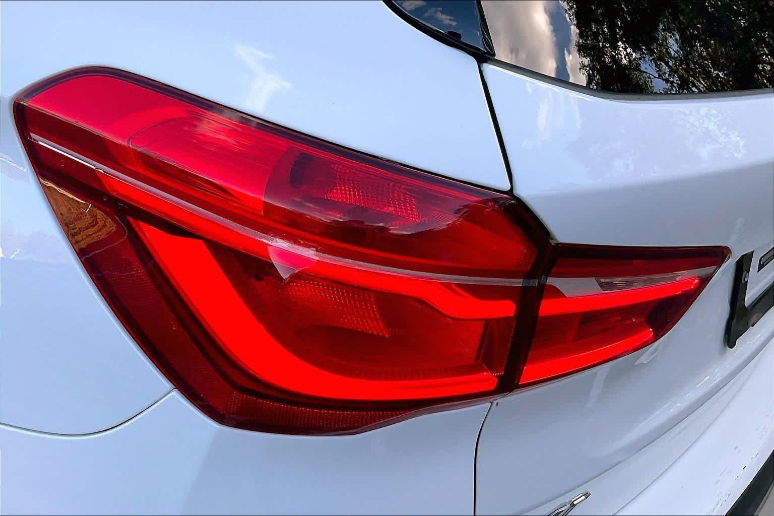Used 2018 Alpine White BMW xDrive28i image 27