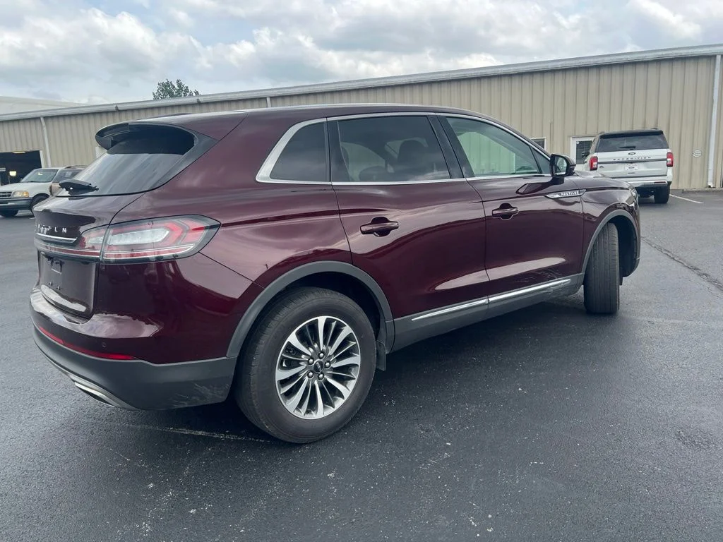 Used 2021 Burgundy Velvet Lincoln Reserve image 3