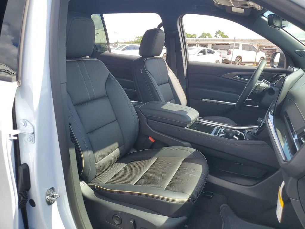 New 2026 Polar White Tricoat Chevrolet High Country image 34