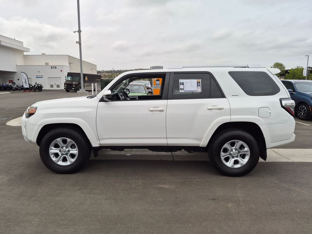 Used 2016 White Toyota SR5 image 5