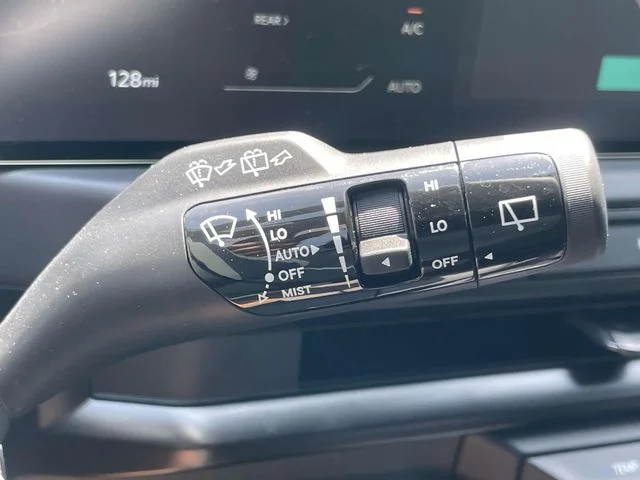 New 2027 White Kia X-Line SX Prestige image 32