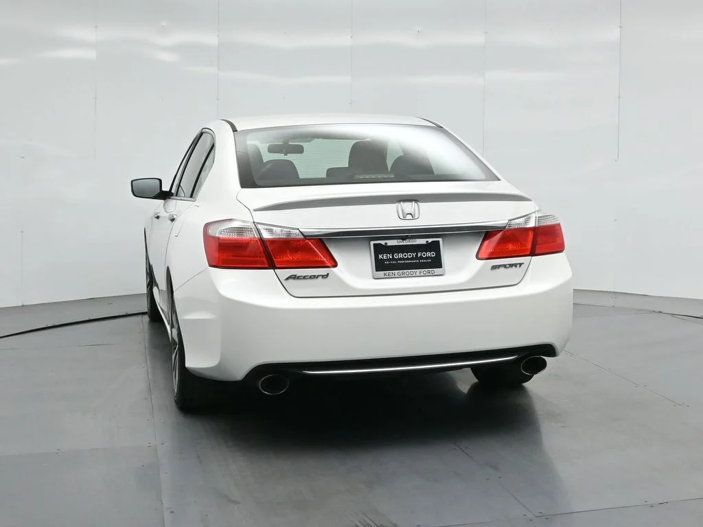 Used 2013  Honda Sport image 23