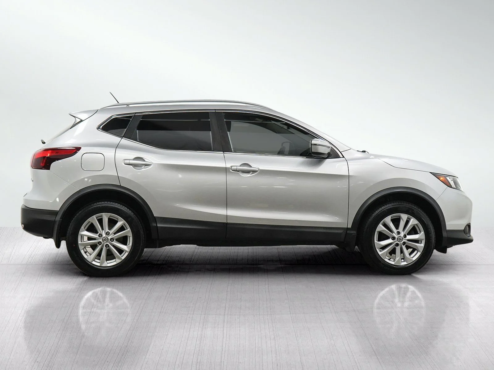 Used 2017 Brilliant Silver Nissan SV image 6