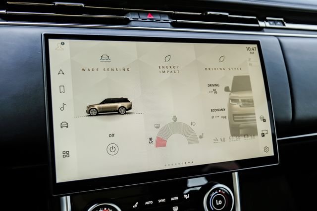 Used 2022 Fuji White Land Rover SE image 43