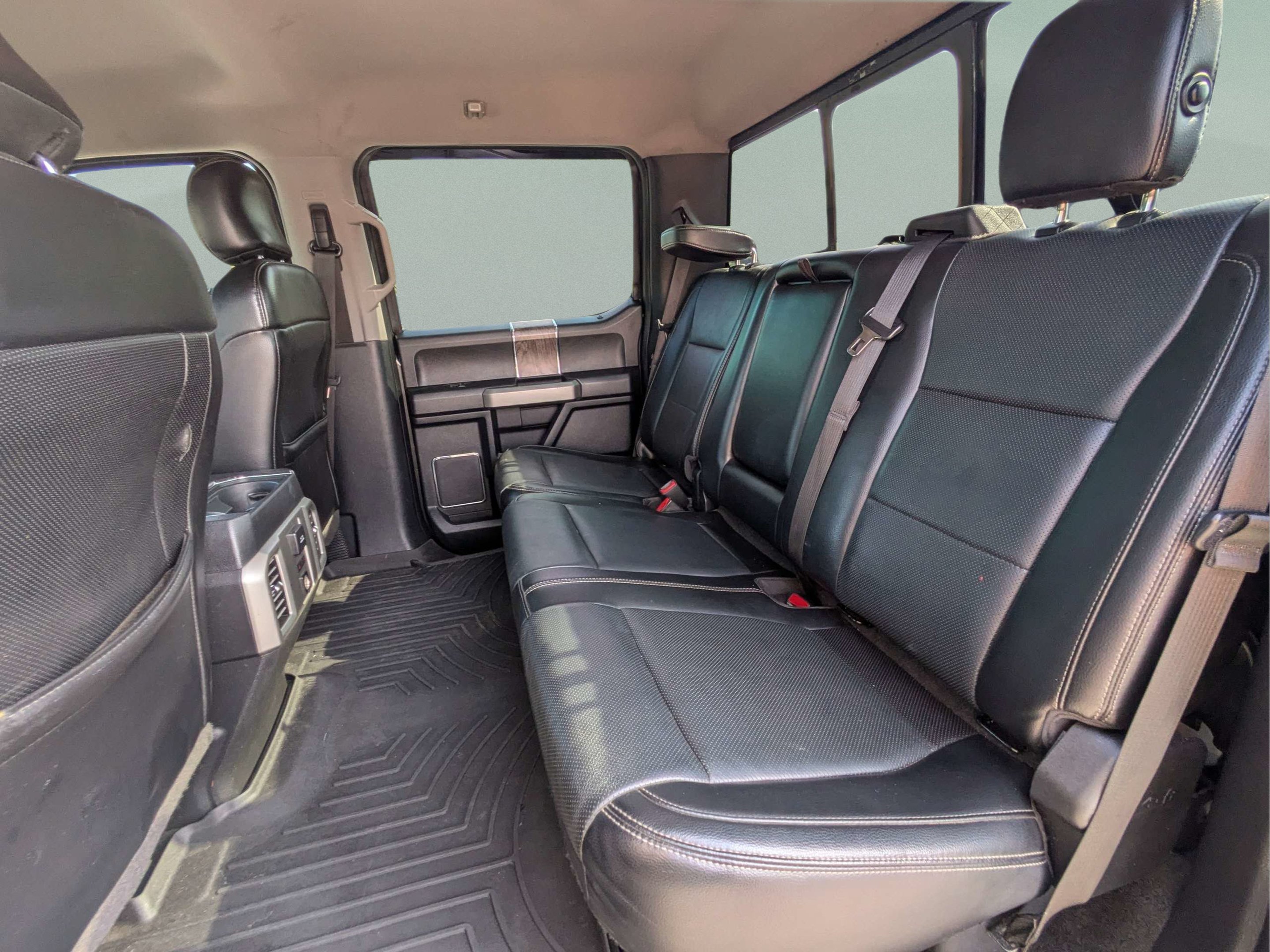 Used 2017 Magnetic Ford Lariat image 10
