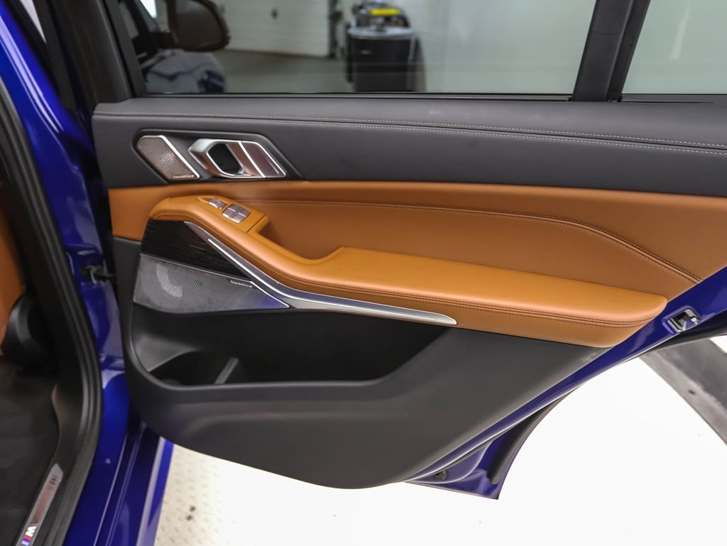 Used 2024 Blue Metallic BMW M60i image 26