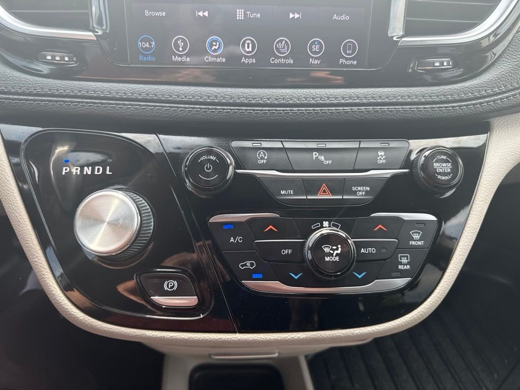 Used 2019 White Chrysler Limited image 32