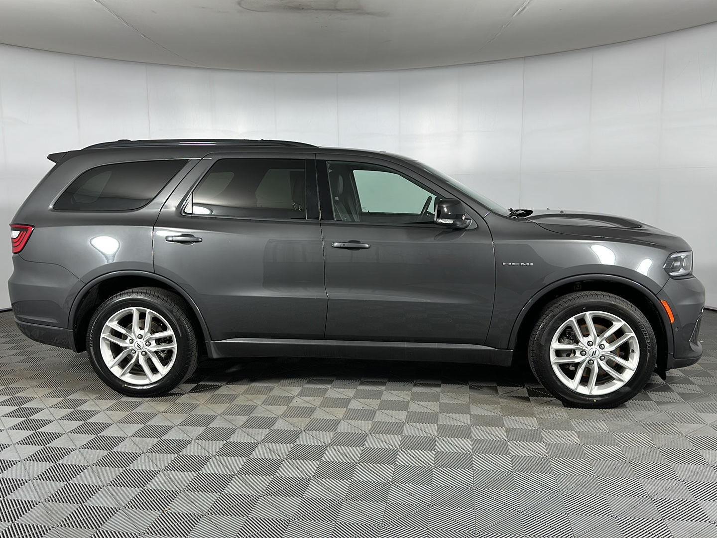 Used 2025 Vapour Grey Dodge R/T image 32