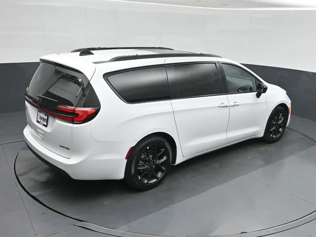 New 2027 Bright White Clear-Coat Exterior Paint Chrysler Limited image 32