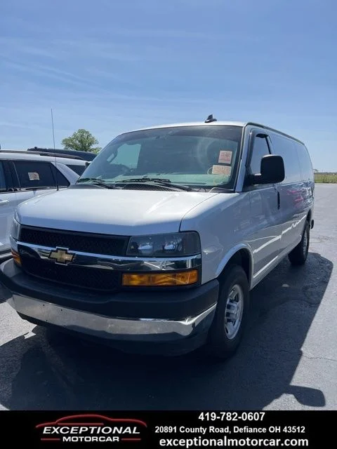 2025 Chevrolet Express 3500 Work Van HD's photo