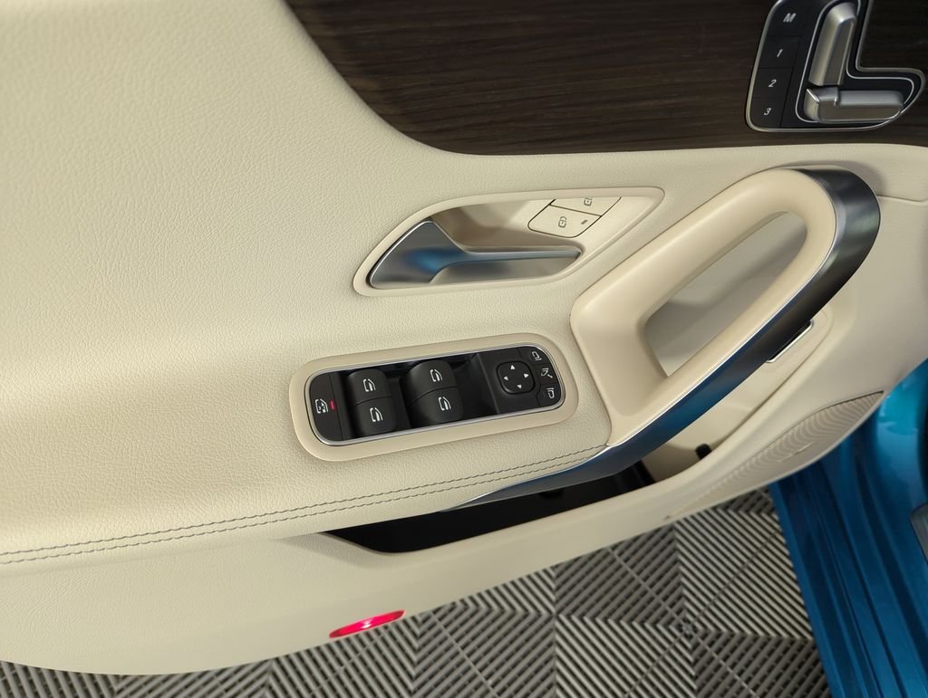 Used 2025  Mercedes-Benz CLA 250 image 19