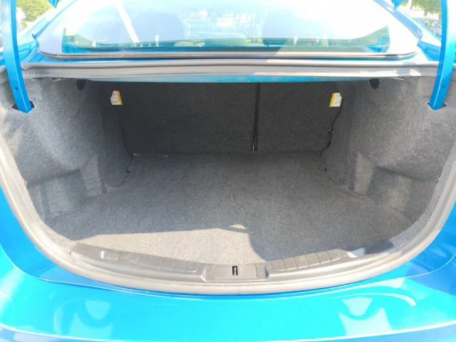 Used 2019 Blue Ford SE image 33