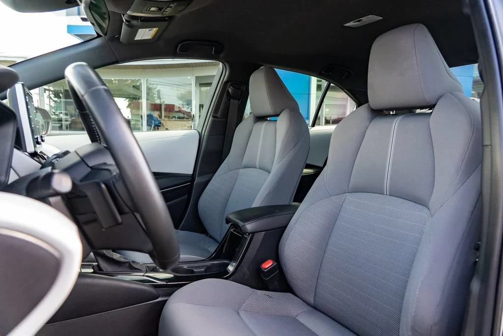 Used 2021  Toyota SE image 22