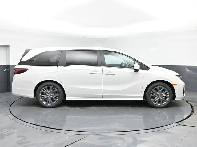 Used 2025 Platinum White Pearl Honda Touring image 11