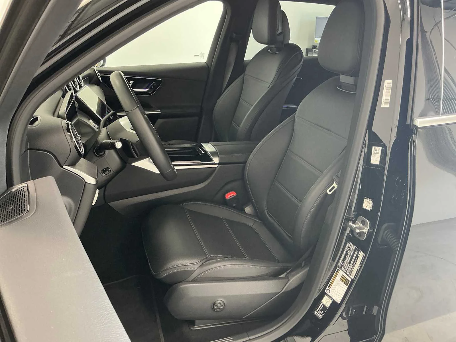 Certified Used 2026 Black Mercedes-Benz GLC 300 image 12
