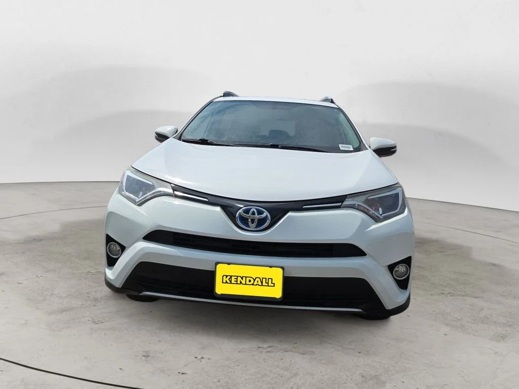 Used 2016 White Toyota XLE image 2