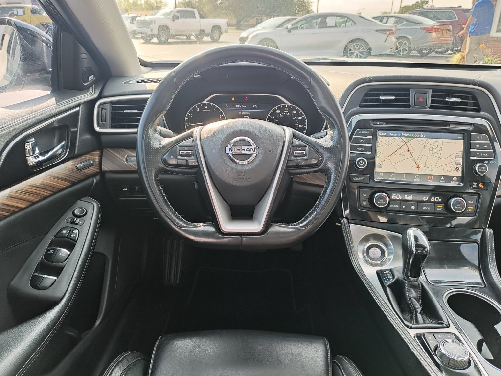Used 2018 White Nissan Platinum image 16