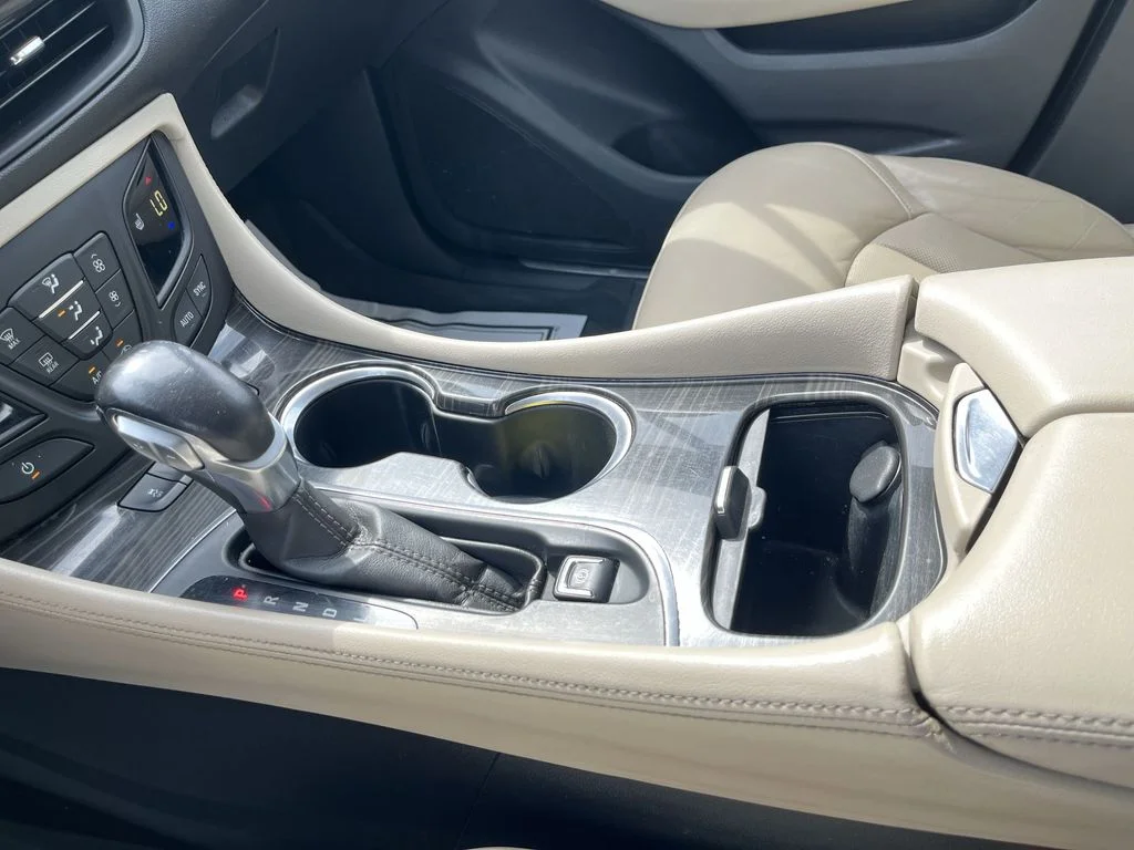 Used 2020 Brown Buick Essence image 21