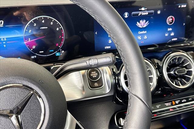 New 2026 Polar White Mercedes-Benz GLB 250 image 45