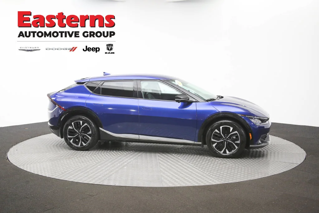 Used 2024 Blue Kia Wind image 40
