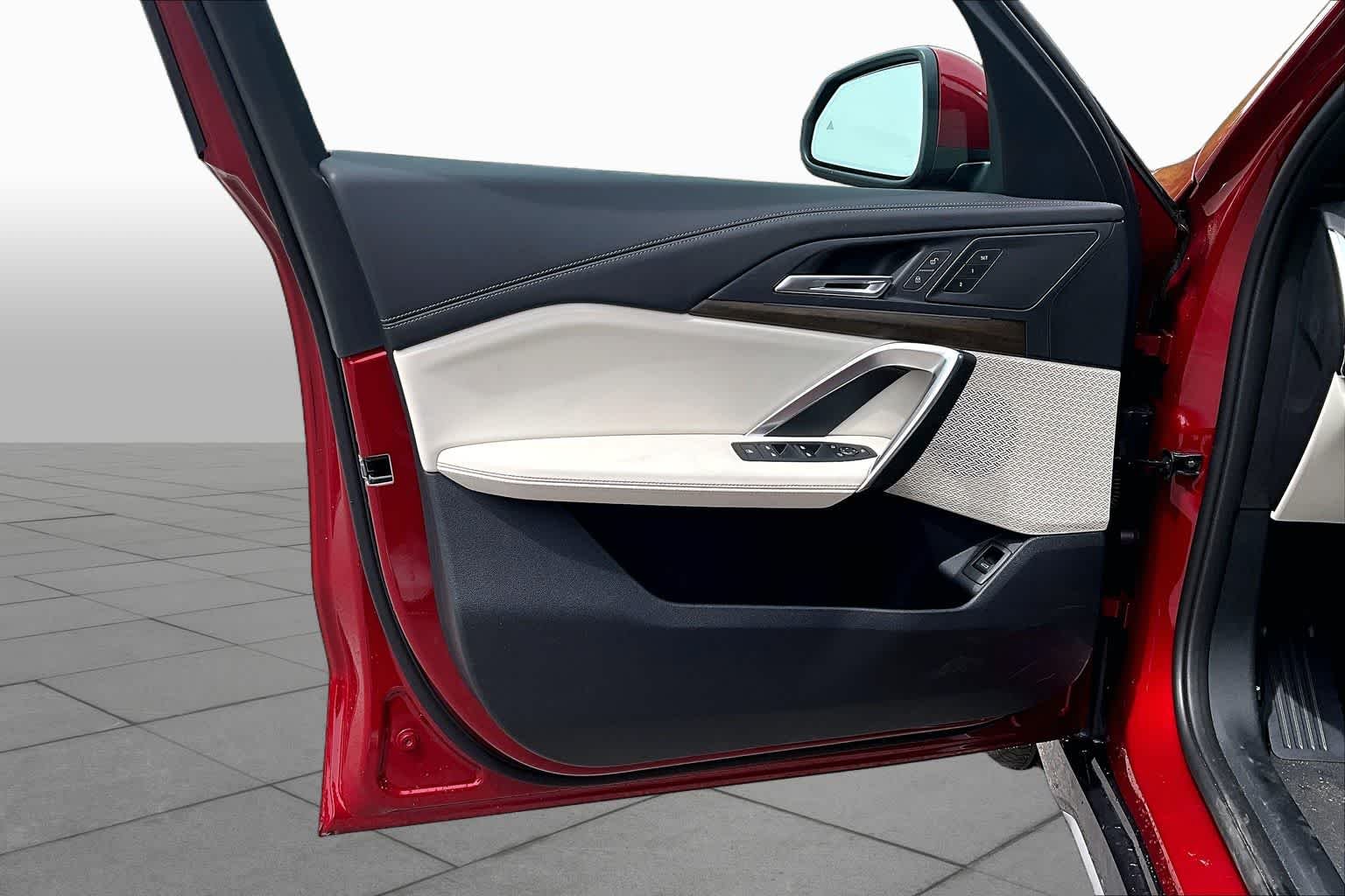 Used 2026 Vegas Red Metallic BMW xDrive28i image 10