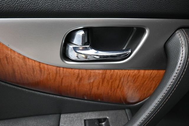Used 2016 Black INFINITI Base image 13