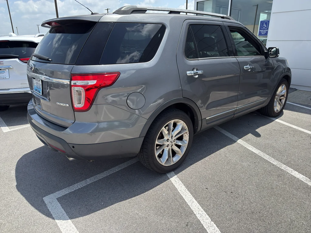 Used 2014 Sterling Gray Metallic Ford XLT image 5