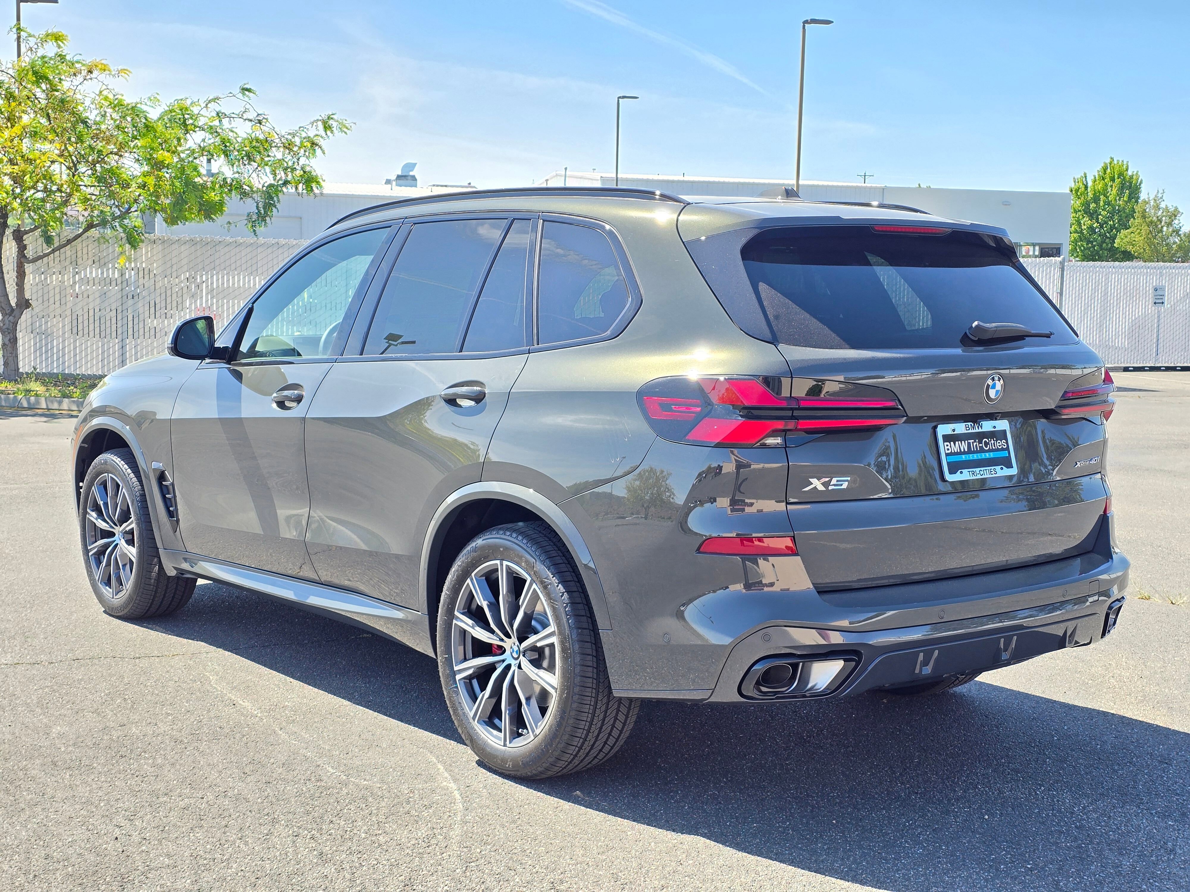 New 2026 Dravit Grey Metallic BMW xDrive40i image 36