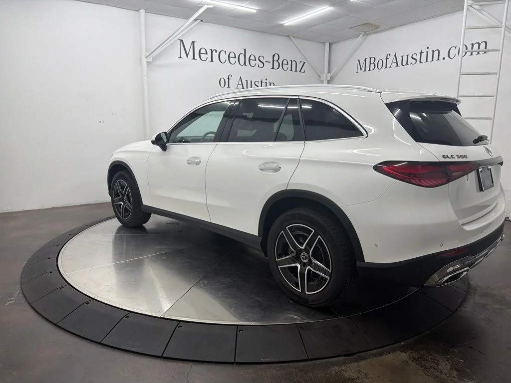 New 2027 White Mercedes-Benz GLC 300 image 5