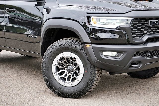 New 2026 Diamond Black Crystal Pearl-Coat Exterior Paint RAM RHO image 3