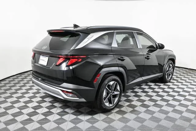 New 2026 Phantom Black Hyundai SEL FWD image 7