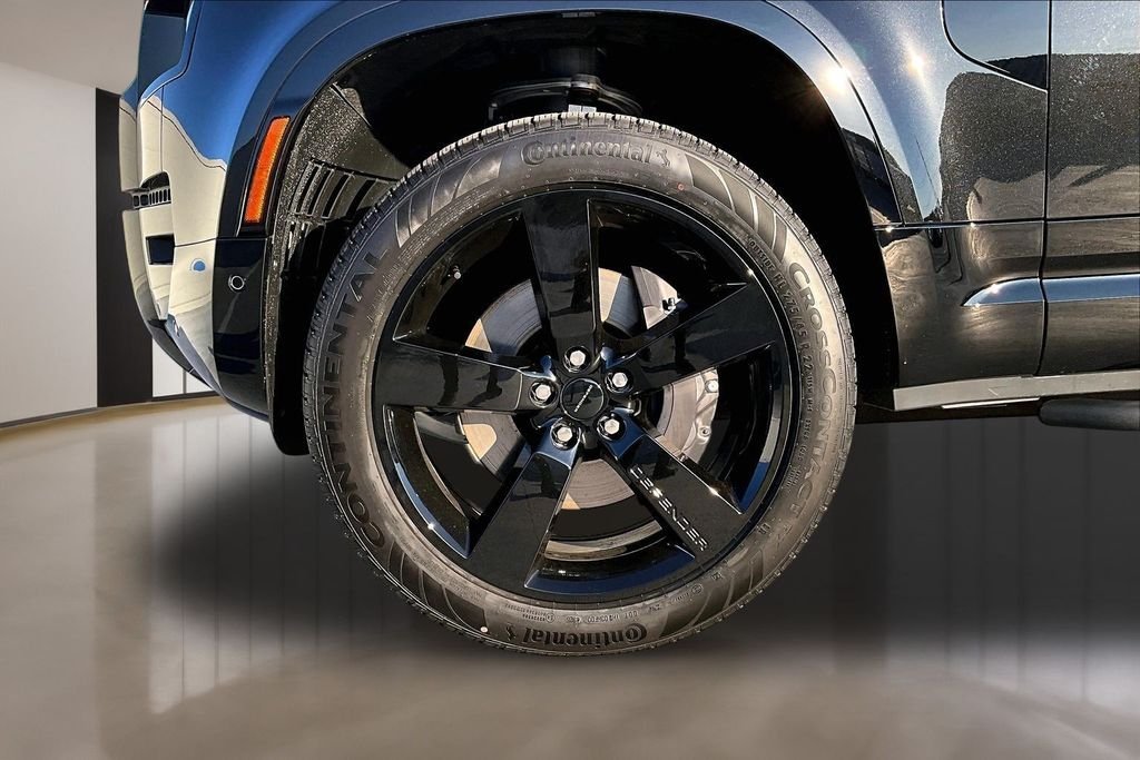 New 2026 Santorini Black LAND ROVER X-Dynamic SE image 14