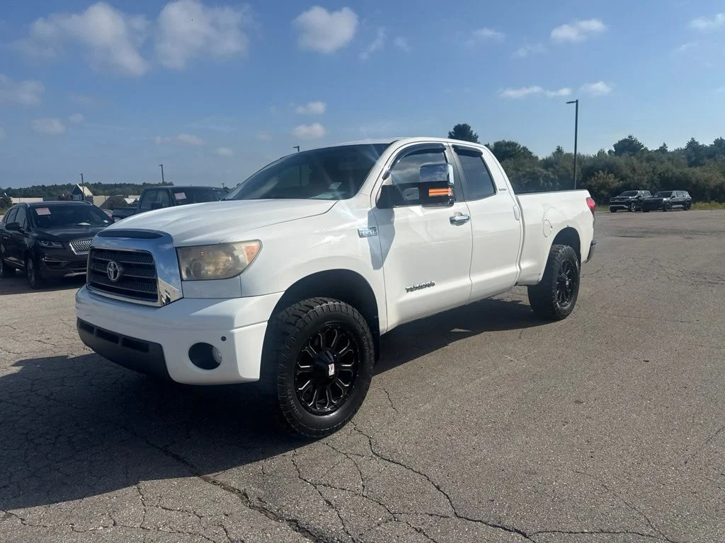Used 2008  Toyota Limited image 4