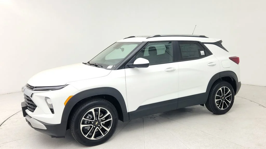 New 2026 Summit White Chevrolet LT image 4