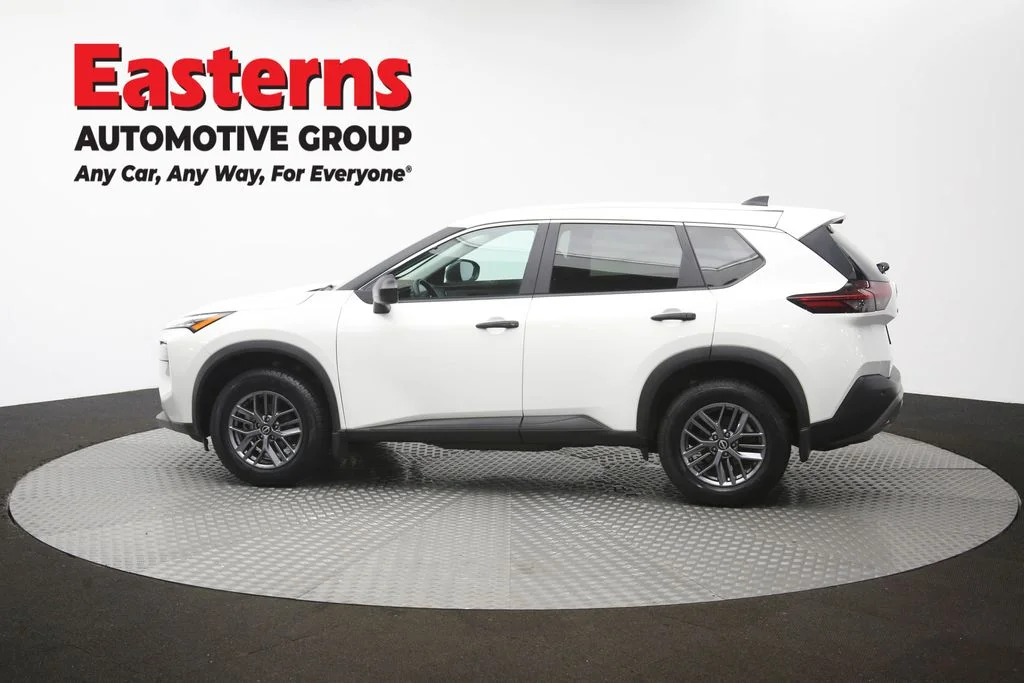 Used 2023 White Nissan S image 61